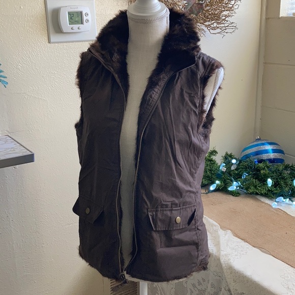 Old Navy Faux Fur lined vest - Picture 2 of 7